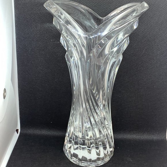 Mikasa "Spring Flair" 8" Crystal Vase - Picture 2 of 4